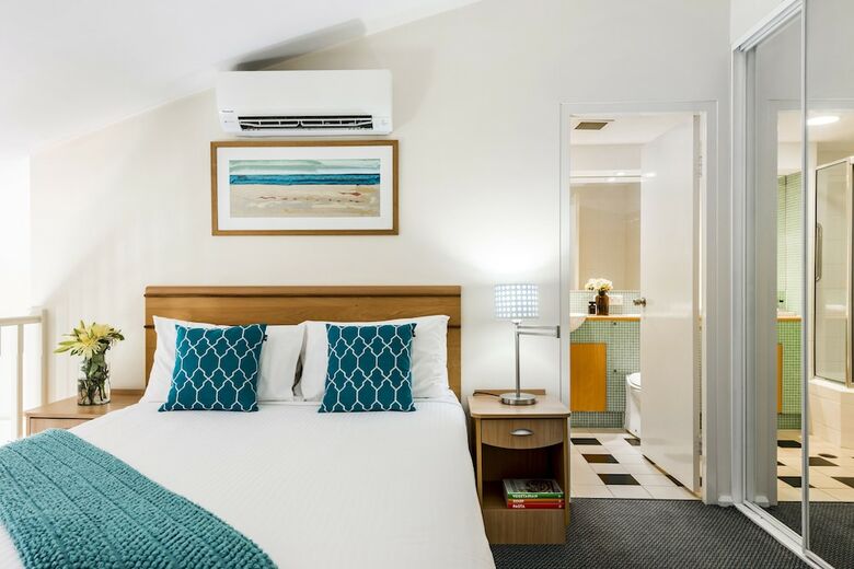 Aparthotel Oaks The Entrance Waterfront Suites