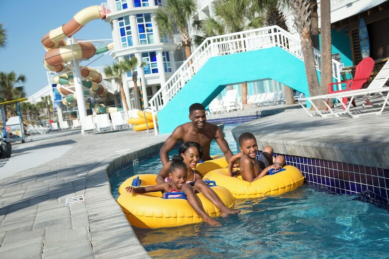 Hotel Crown Reef Beach Resort And Waterpark