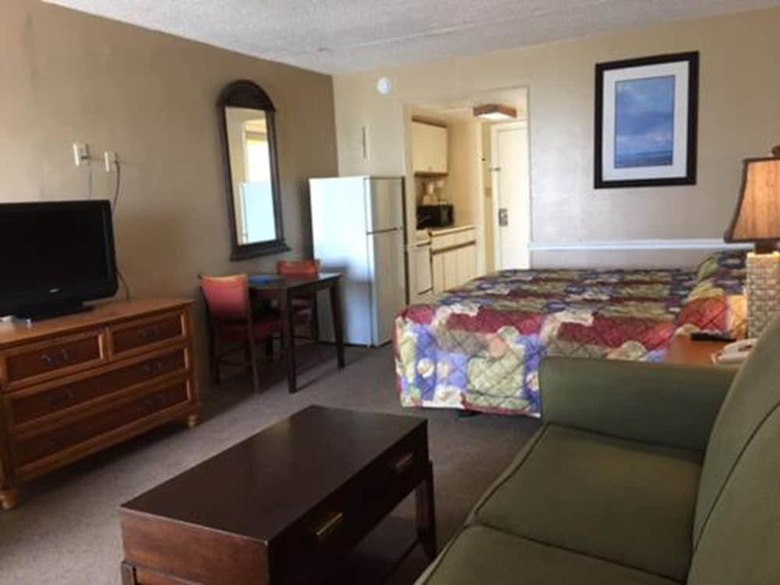 Hotel Polynesian Beach & Golf Resort