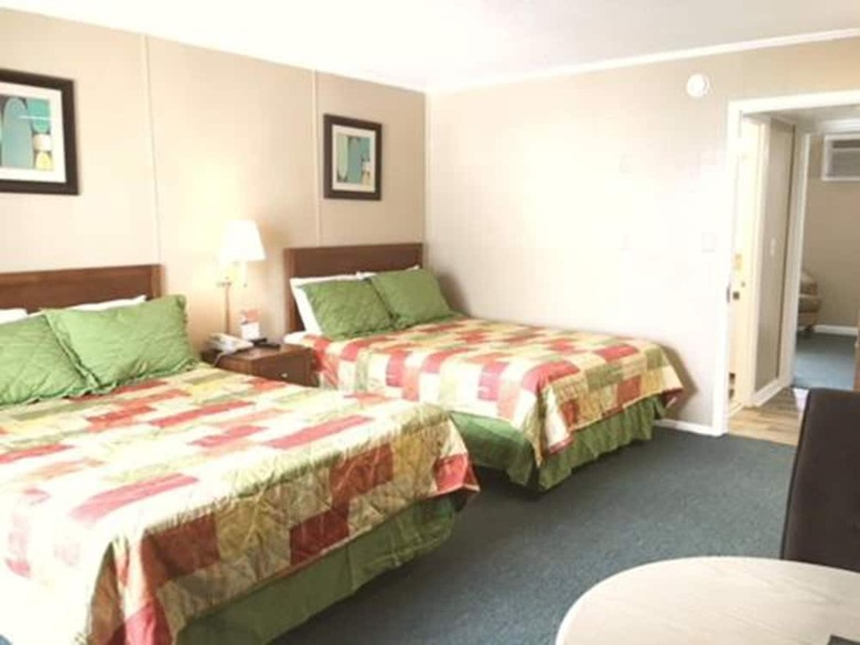 Hotel Polynesian Beach & Golf Resort