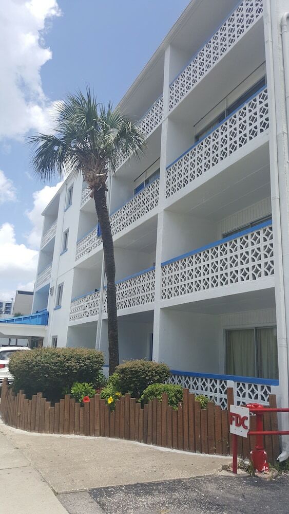 Hotel Polynesian Beach & Golf Resort