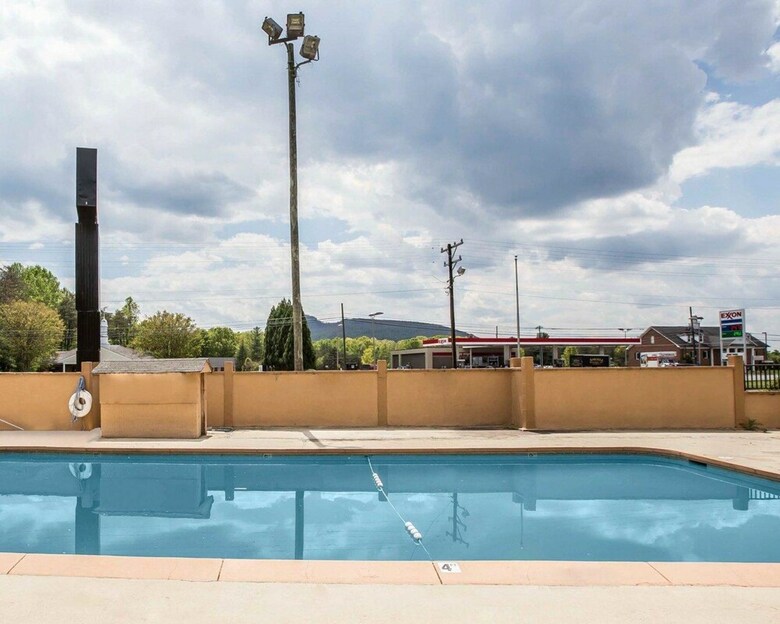 Hotel Econo Lodge Inn & Suites