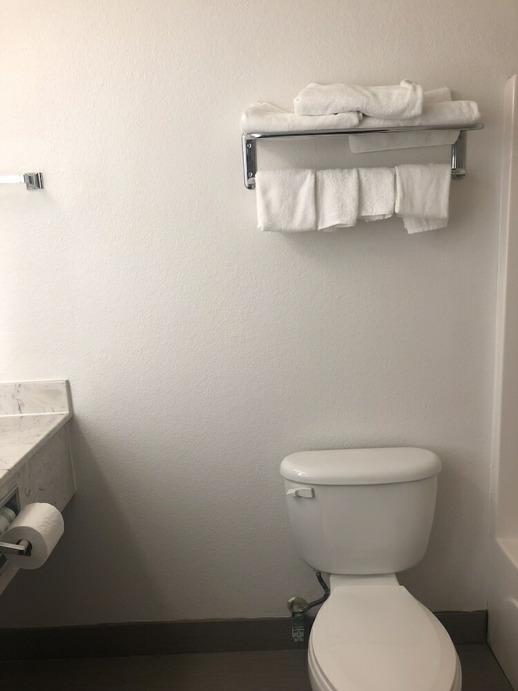 Hotel Howard Johnson By Wyndham Airport