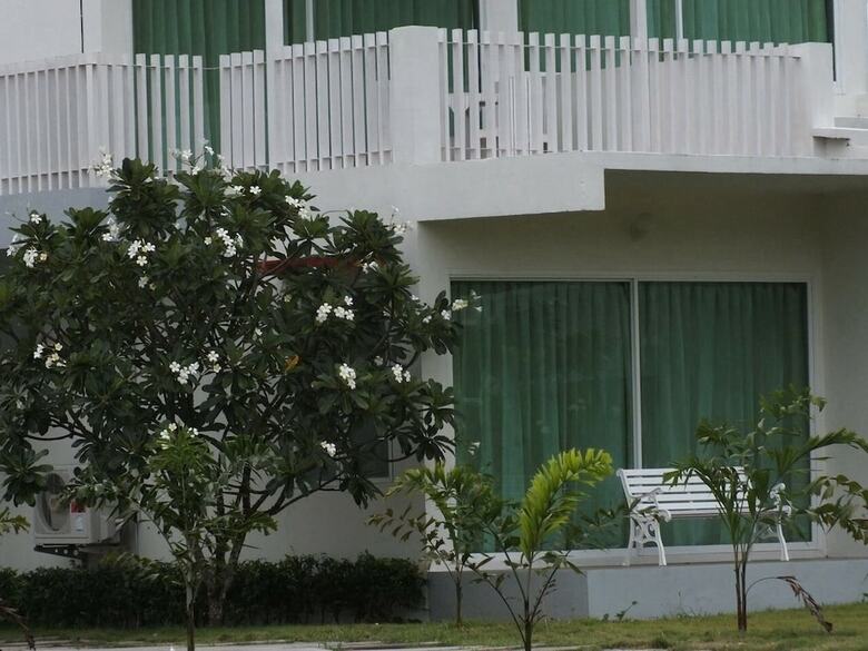 Hotel Worawee Resort & Spa