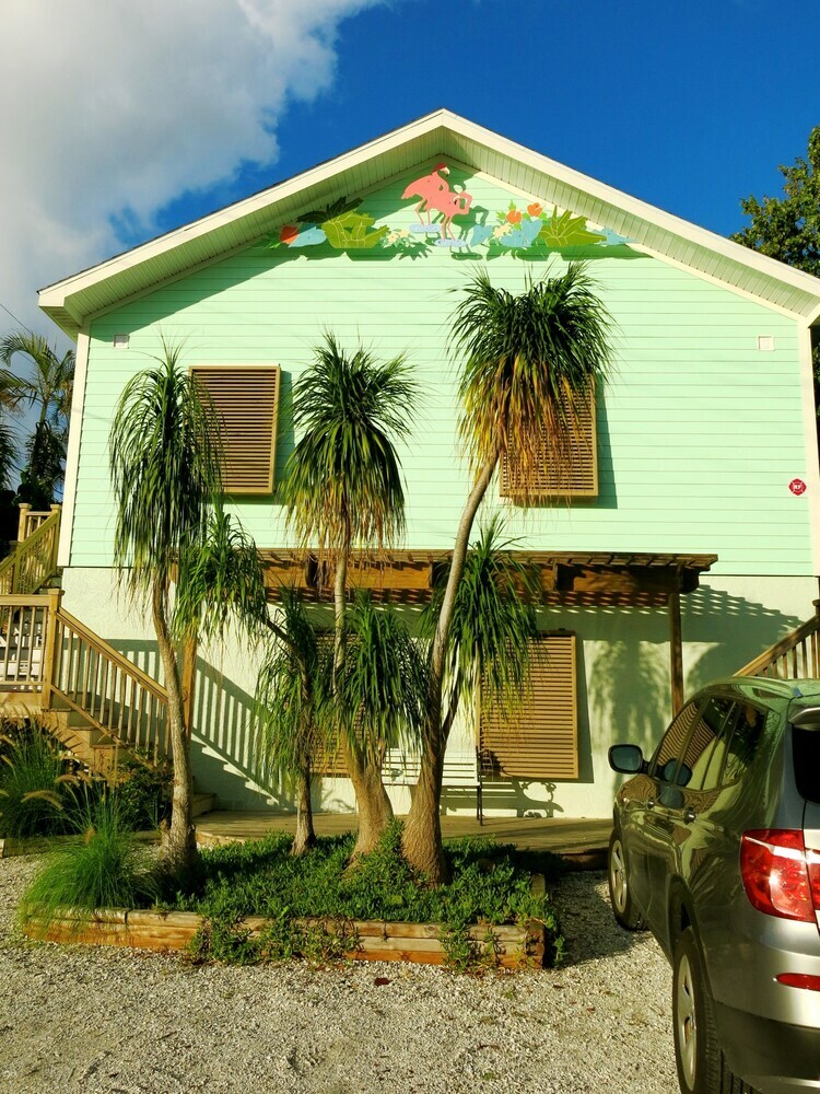 Hotel Haley's Couples Retreat