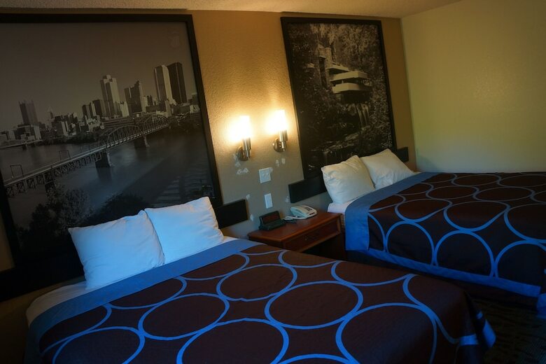 Hotel Super 8 By Wyndham Delmont