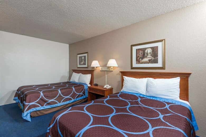 Hotel Super 8 By Wyndham Delmont