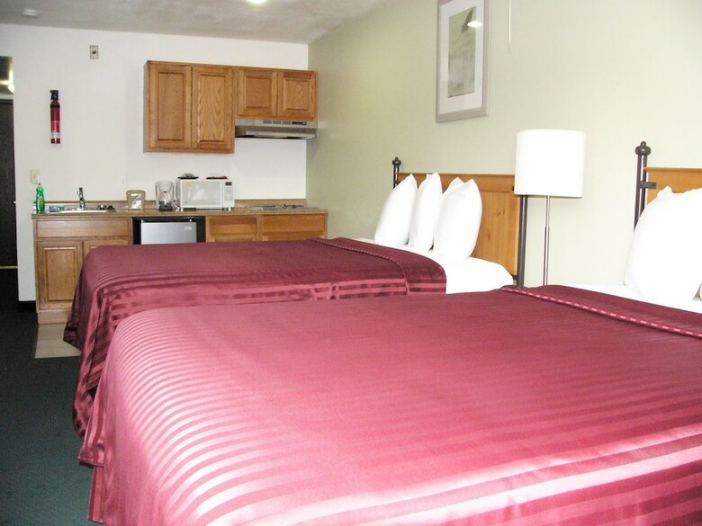 Hotel Oyster Bay Inn & Suites