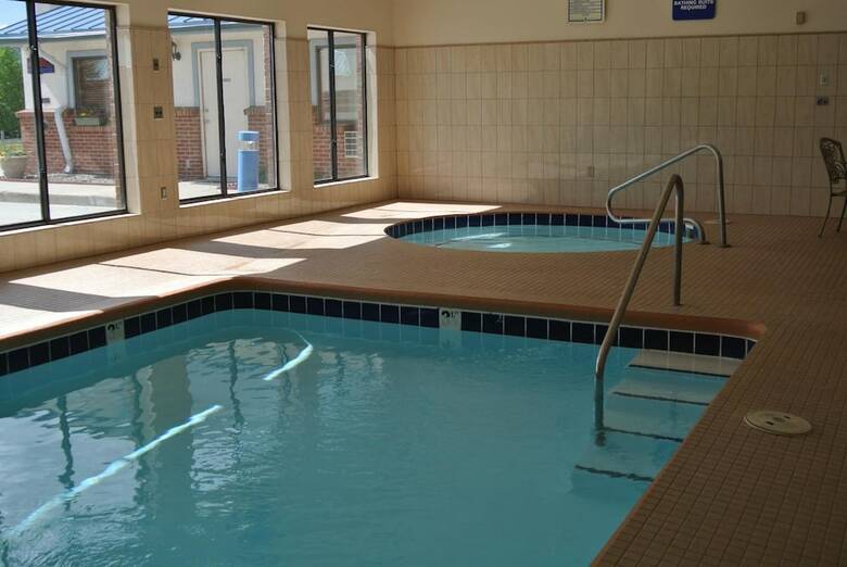 Hotel Luxury Inn And Suites