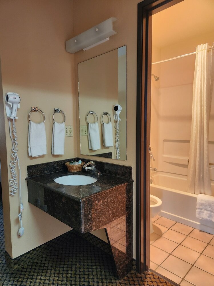 Hotel Luxury Inn And Suites