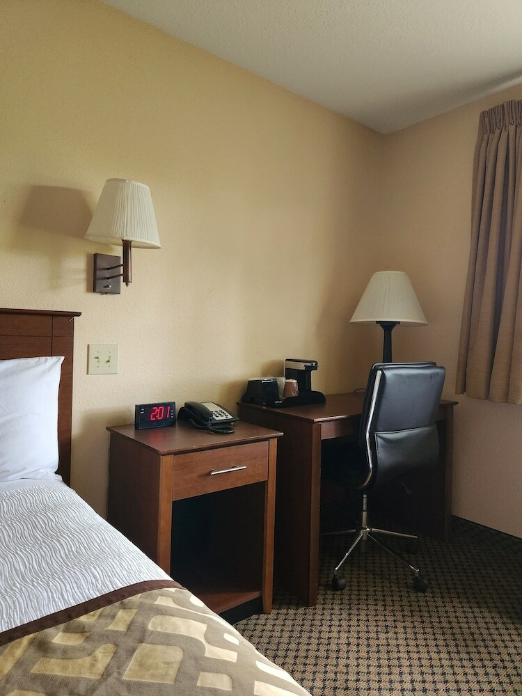 Hotel Luxury Inn And Suites