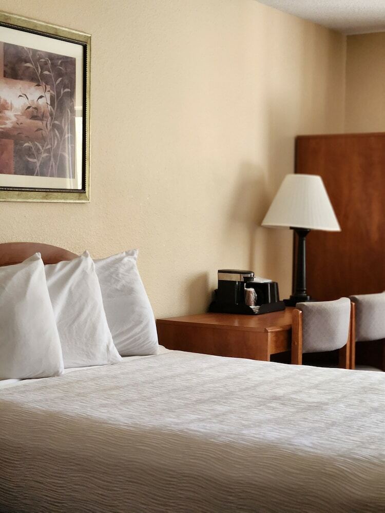 Hotel Luxury Inn And Suites