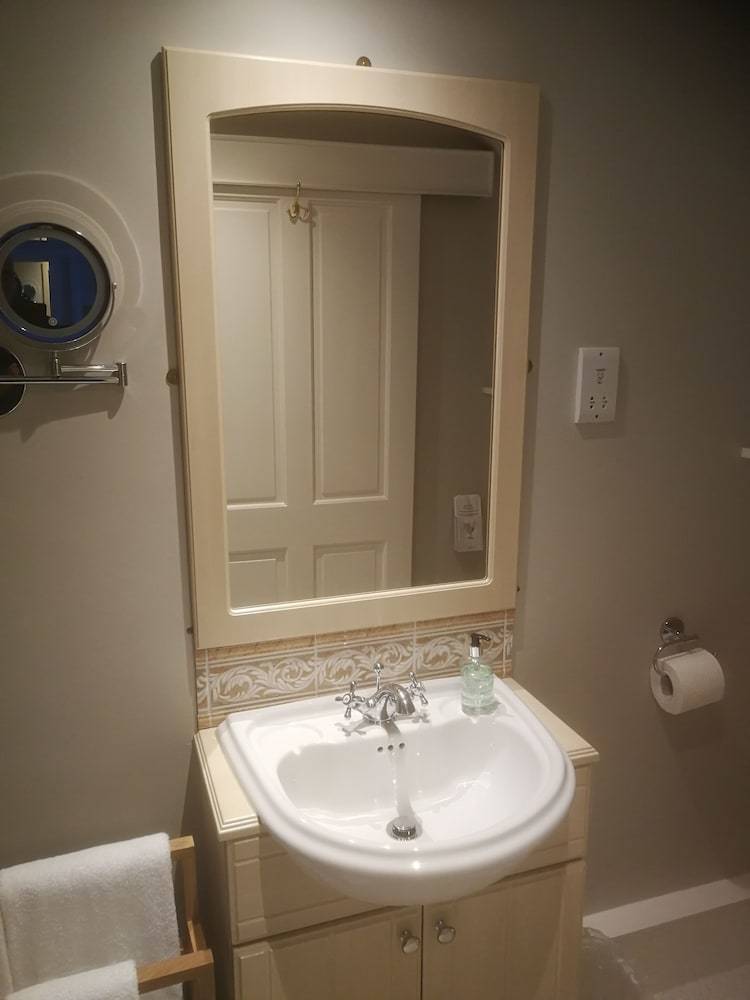 Hotel Meadhon House