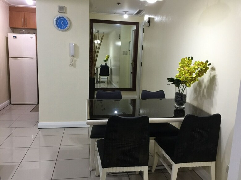 Manila Condo Home At Robinsons Place Residences