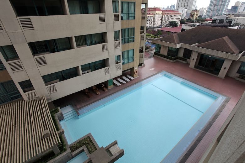 Manila Condo Home At Robinsons Place Residences