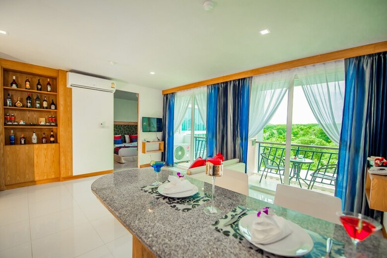 Aparthotel Grand Nai Harn Suites