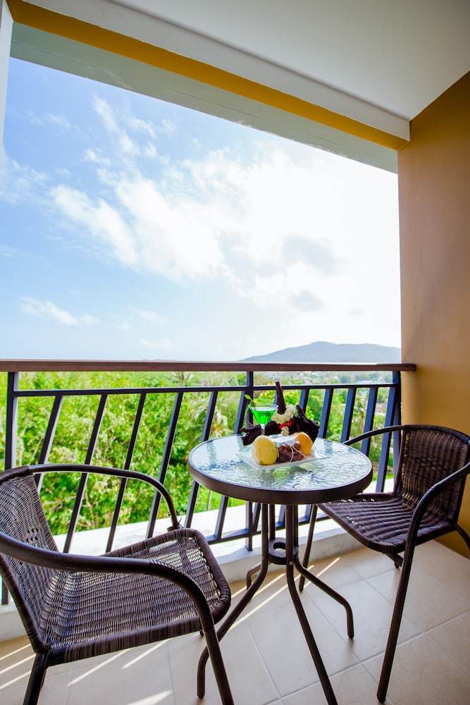 Aparthotel Grand Nai Harn Suites