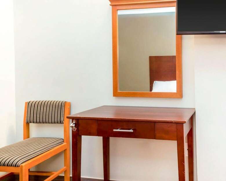 Hotel Econo Lodge South Ozone Park