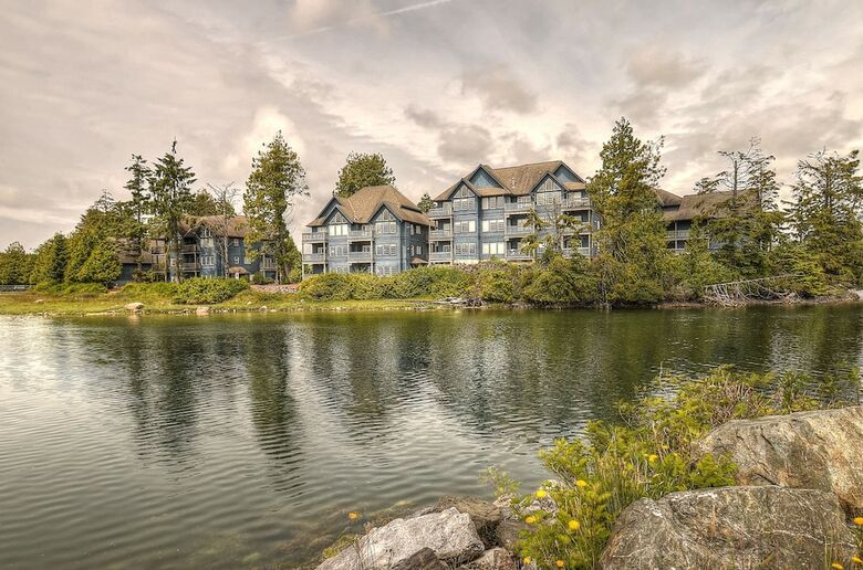 Hotel Waters Edge Shoreside Suites