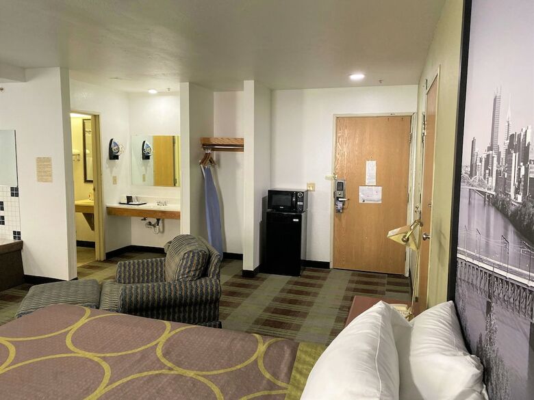 Hotel Super 8 By Wyndham Pittsburgh/monroeville
