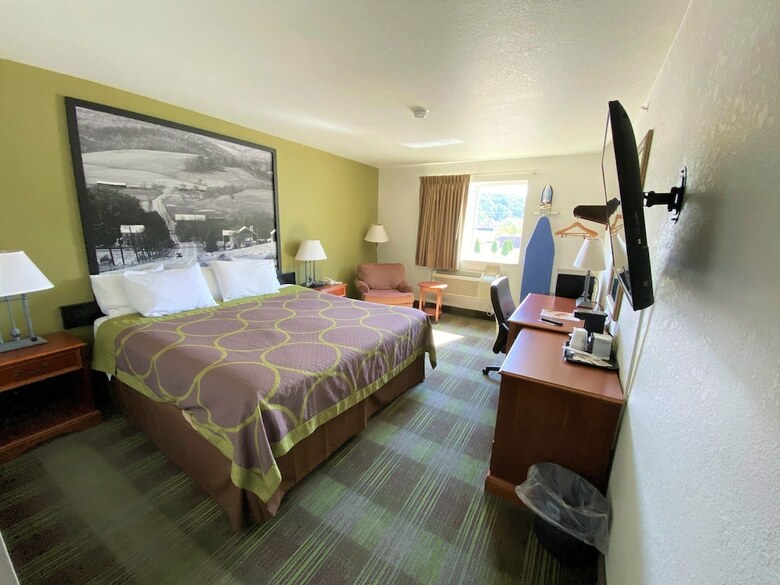 Hotel Super 8 By Wyndham Pittsburgh/monroeville