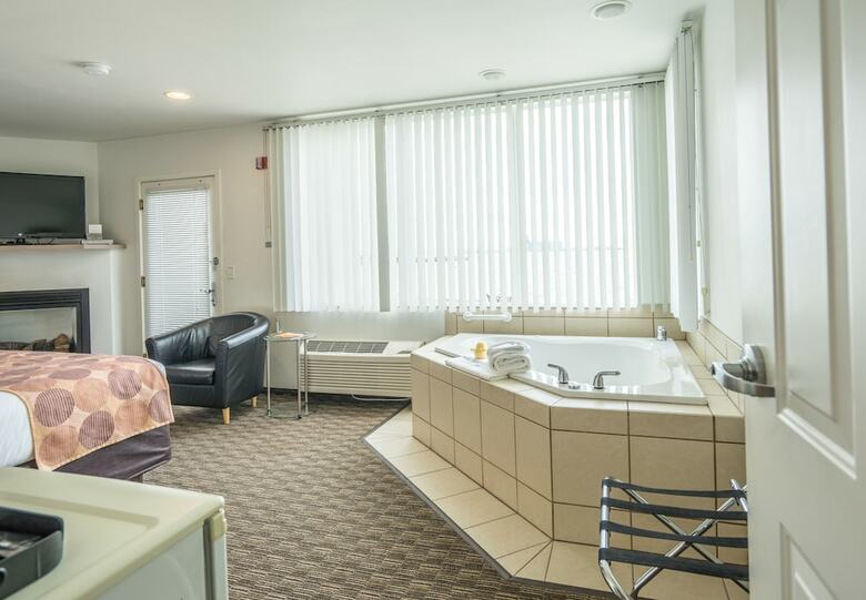 Hotel South Pier Inn