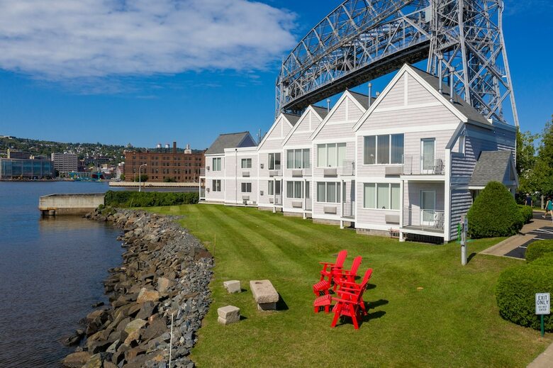 Hotel South Pier Inn