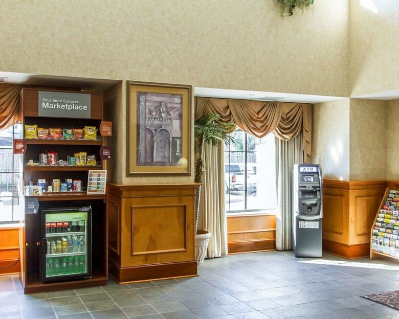 Hotel Comfort Suites Airport