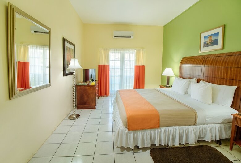 Hotel Bay Gardens Inn