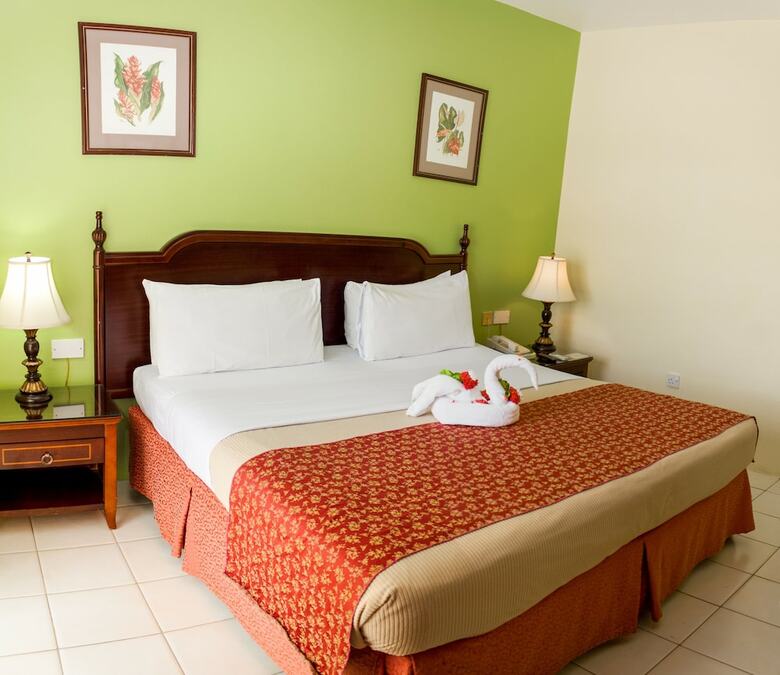 Hotel Bay Gardens Inn