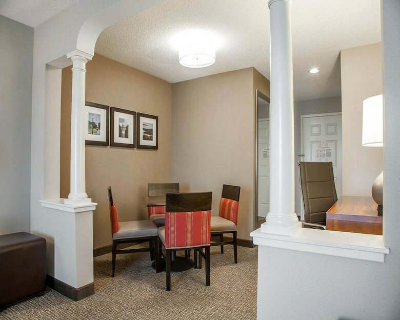 Hotel Comfort Suites West Warwick - Providence