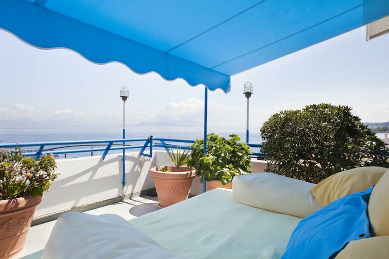 Daphne's Club Hotel Apartments