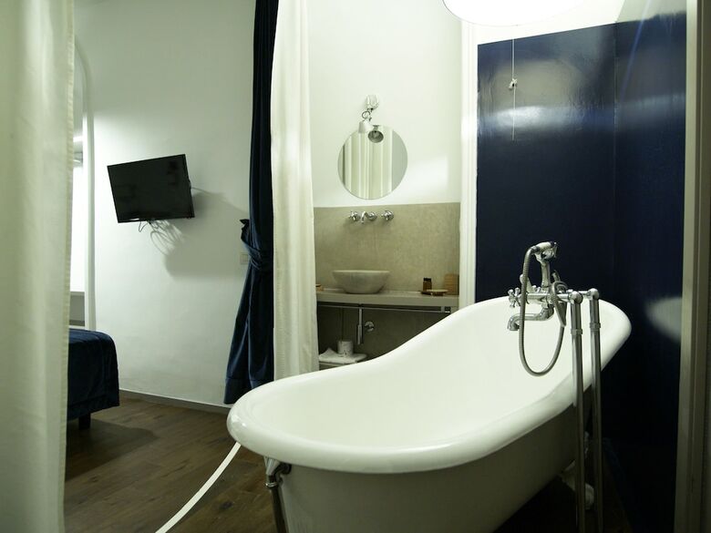 Piazza Farnese Luxury Suites