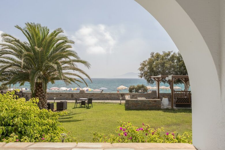 Liana Beach Hotel & Spa