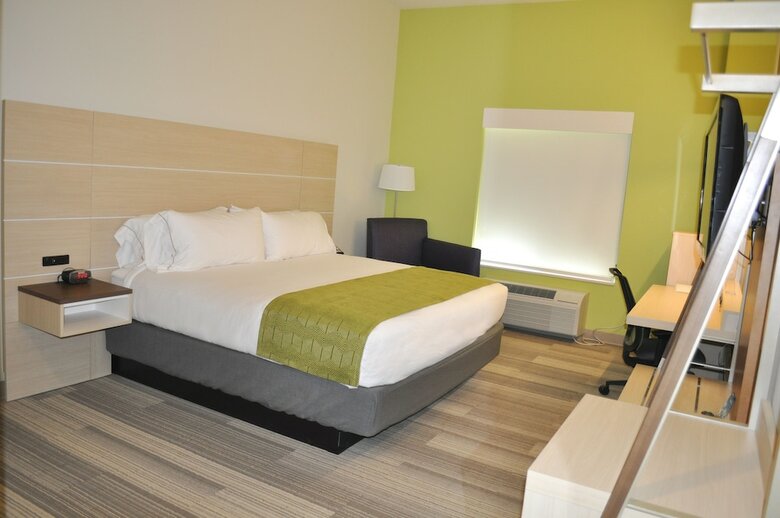 Hotel Holiday Inn Express & Suites Price