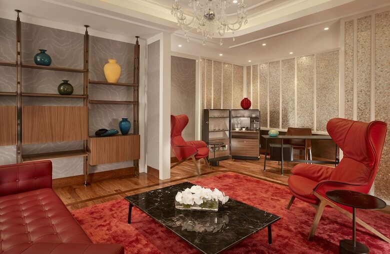 Hotel The Reverie Saigon