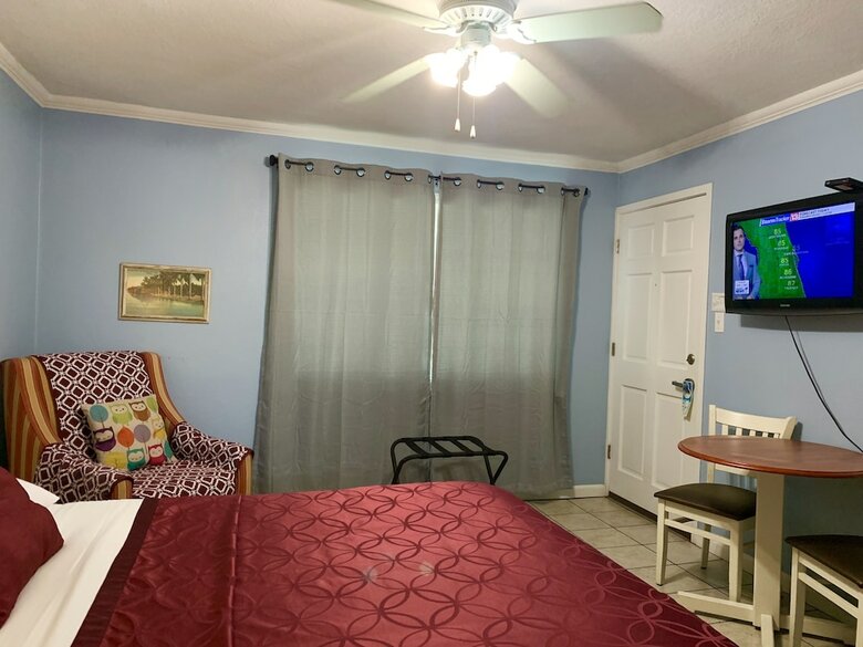 Motel Lakeside Inn And Cafe