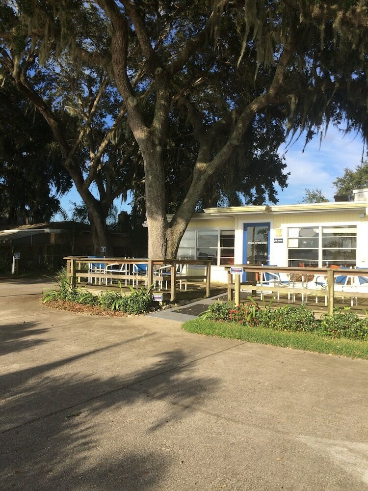 Motel Lakeside Inn And Cafe