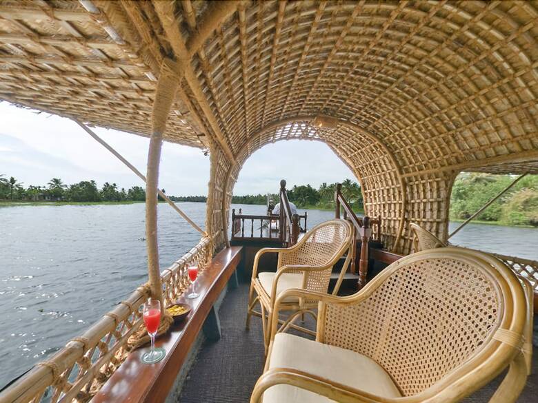 The Oberoi Vrinda, Luxury Kerala Cruiser