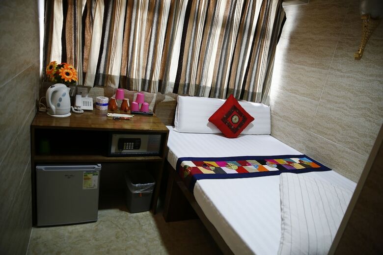 Sandhu Hotel