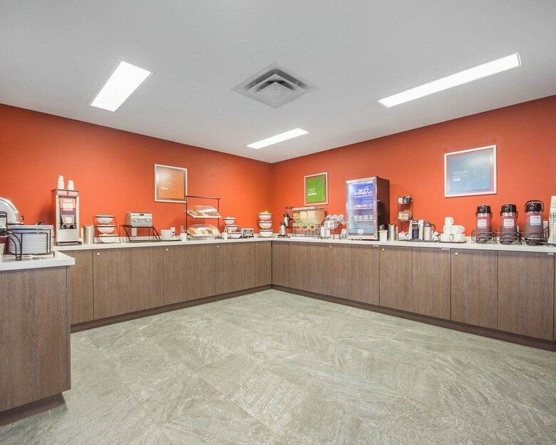 Hotel Comfort Inn & Suites