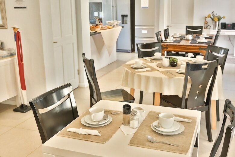 Hotel Abington Manor - Fish Hoek Guesthouse