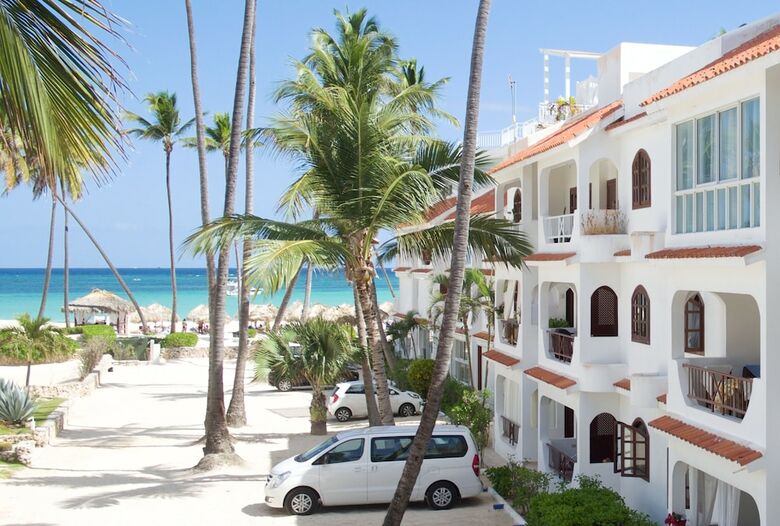 Villa Los Corales Tropical Beach Resort & Spa