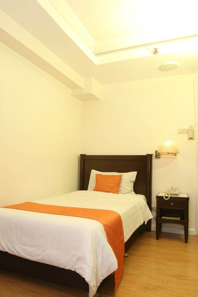 Harbor Town Hotel