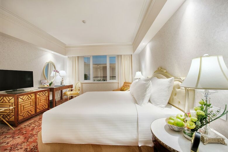 Apricot Hotel