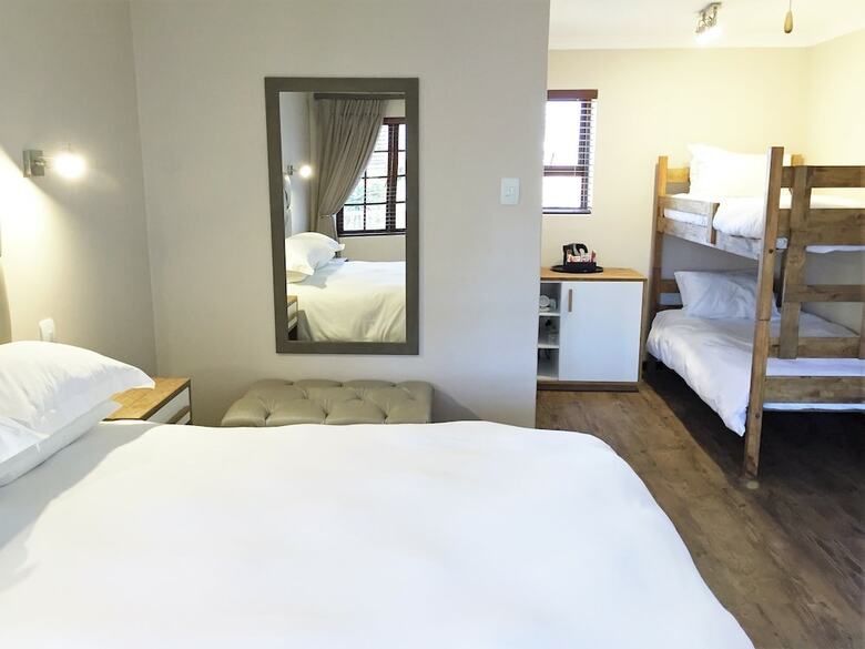 Hotel Loerie Guest Lodge