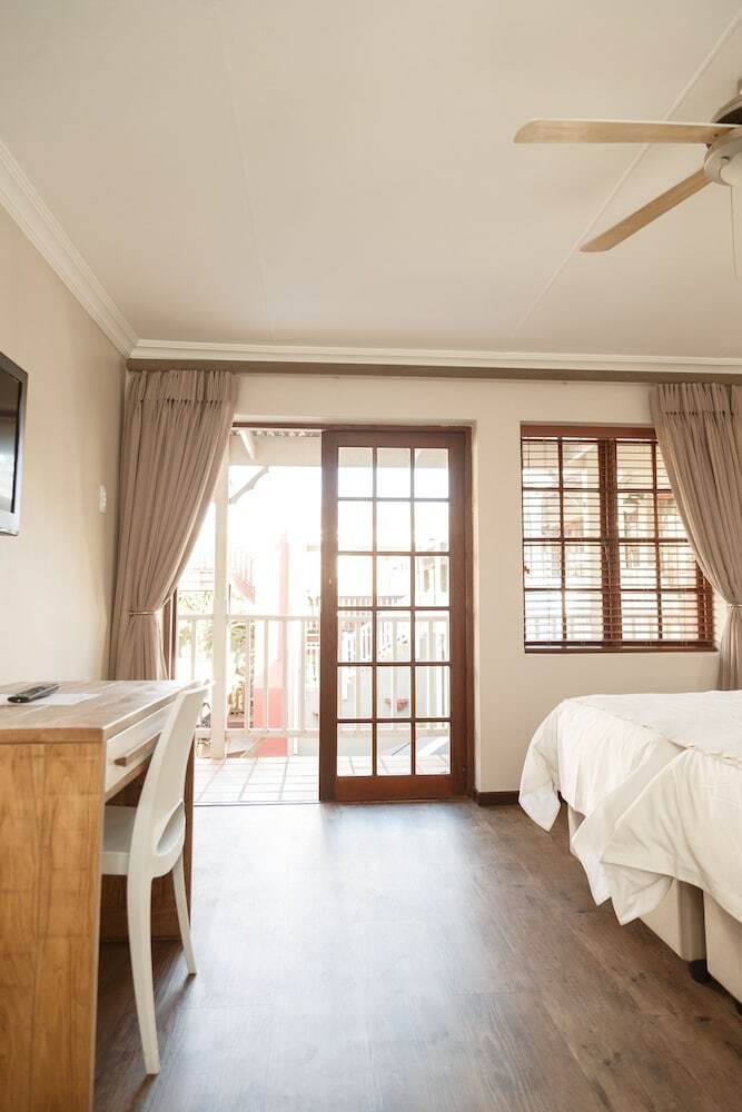 Hotel Loerie Guest Lodge
