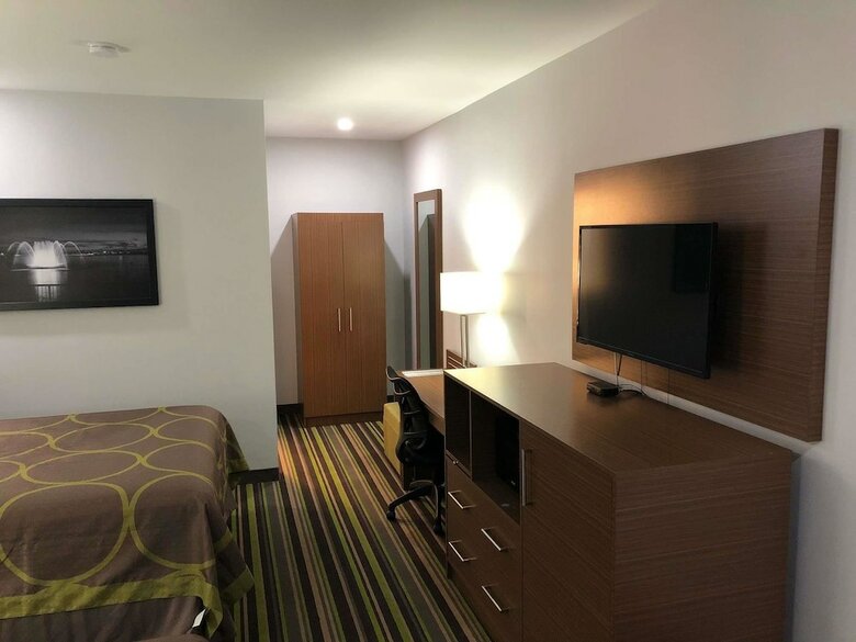 Motel Super 8 By Wyndham Windsor/dougall