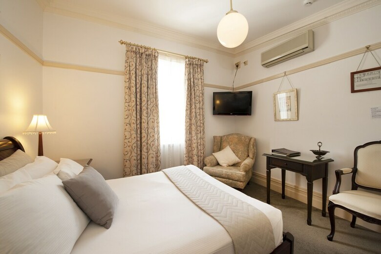 Cobb & Co Court Boutique Hotel