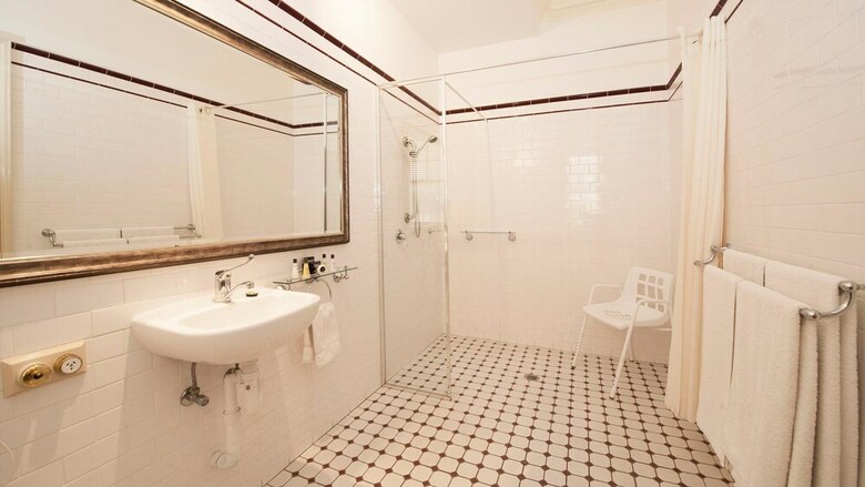 Cobb & Co Court Boutique Hotel